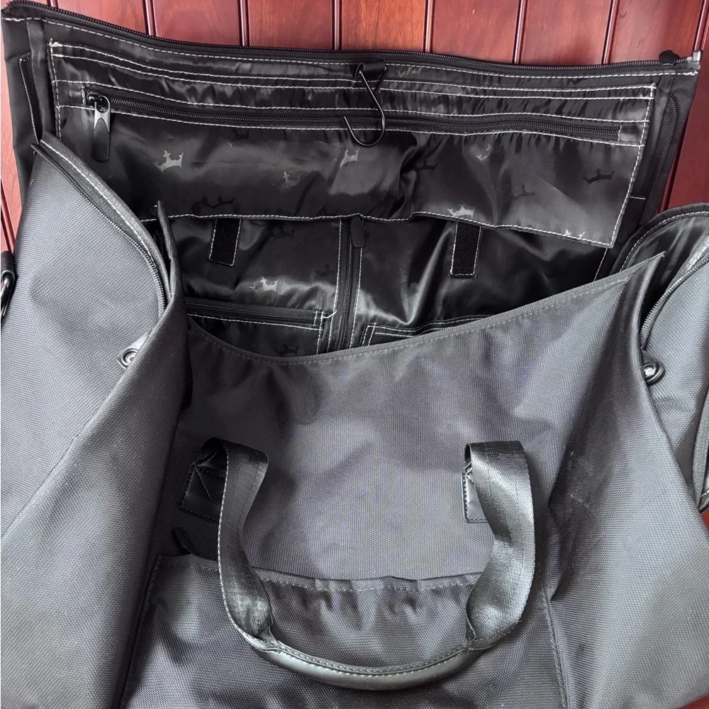 DraftKings branded black nylon duffel bag / suit / large travel many components